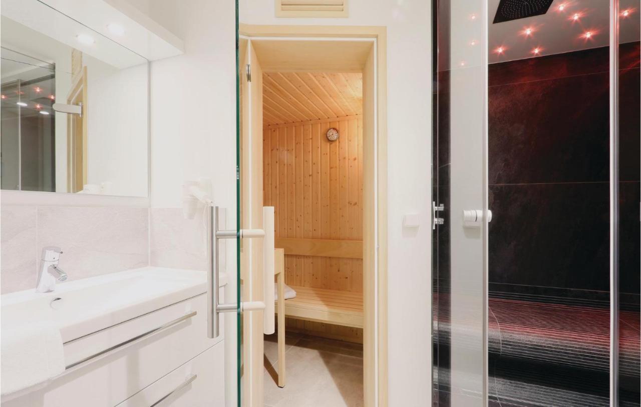 Amazing Apartment In Luebeck Travemuende With Sauna Extérieur photo